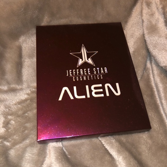 SOLD.   new Jeffree Star Alien Palette - Picture 1 of 5